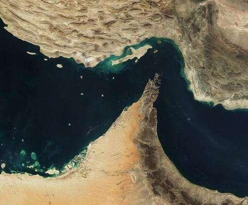 『军舰』自讨苦吃！澳大利亚战舰欲穿越海峡，结果遭大批军舰拦截