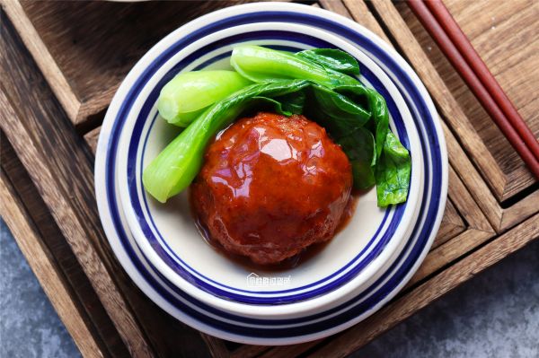 豆果美食▲烧菜勾芡讲究多，芡汁一定要这个时候下，亮油挂汁不起疙瘩！