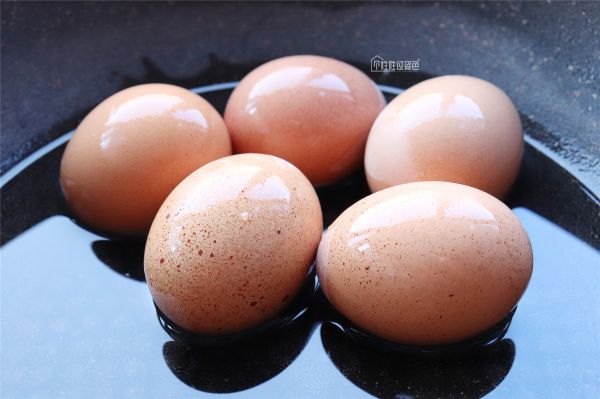 豆果美食▲烧菜勾芡讲究多，芡汁一定要这个时候下，亮油挂汁不起疙瘩！