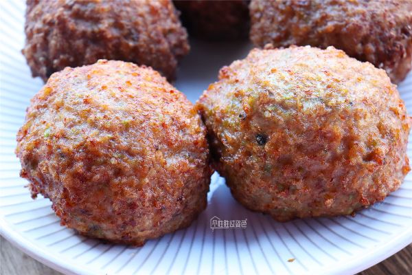 豆果美食▲烧菜勾芡讲究多，芡汁一定要这个时候下，亮油挂汁不起疙瘩！