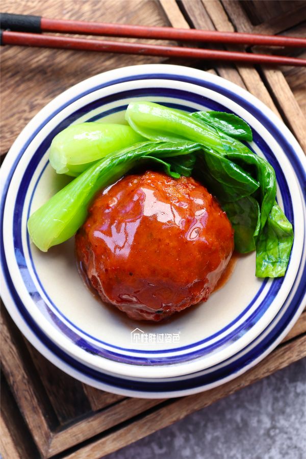 豆果美食▲烧菜勾芡讲究多，芡汁一定要这个时候下，亮油挂汁不起疙瘩！