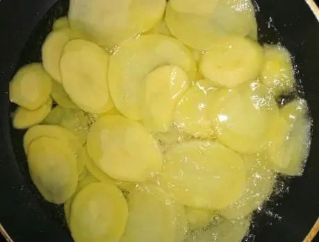 薯片■家庭版炸薯片，成本不超2元，金黄酥脆很好吃，学会不用出去买了