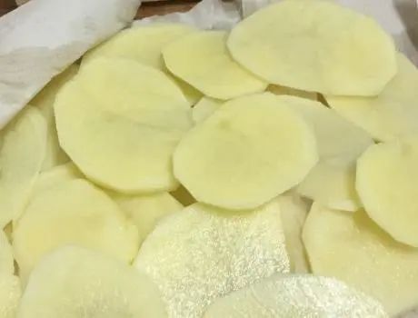 薯片■家庭版炸薯片，成本不超2元，金黄酥脆很好吃，学会不用出去买了