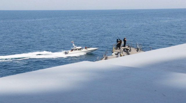 [骚扰美国海军战舰的伊朗快艇]