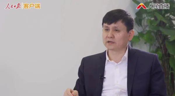 #张文宏#新冠疫苗是不是人人要打?张文宏回应