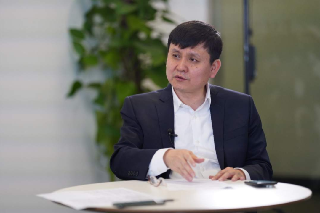 「肺炎疫苗」新冠肺炎疫苗何时来？人人要打？张文宏这么说→