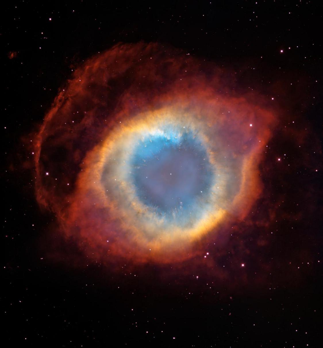 行星状星云NGC 7293就像一只巨眼