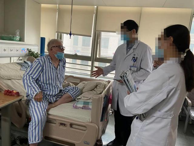 「心脏手术」美国老网红疫情期间在中国做心脏手术 费用是美国1/10