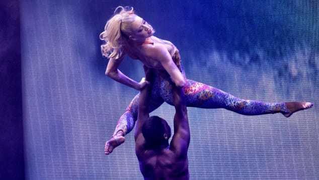 港口▲兜圈子躲病毒，最后一艘邮轮终靠岸，2500多人109天里无一感染