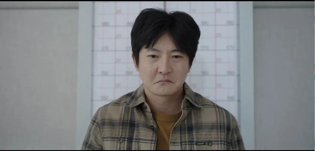 「心理健康」与“中年危机”同样可怕的，是“中层危机”