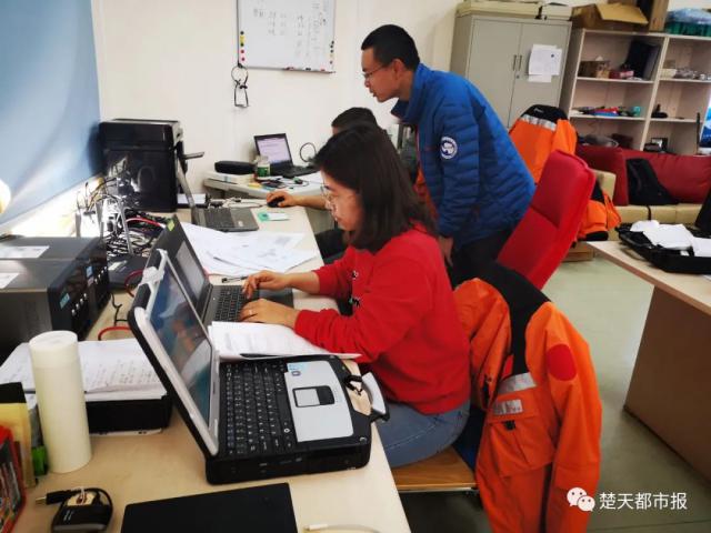 「南极」硬核!女教师“滞留”南极,祖国这样接她回家