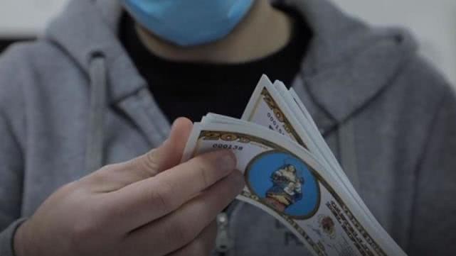 疫情▲疫情期间意大利小镇自己印“钞票”,帮助弱者保护当地经济