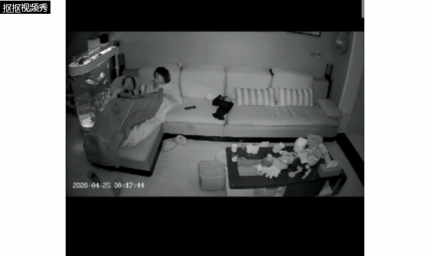 『电器』凌晨,夫妻俩在家看恐怖片,饮水机、晾衣架突然自行启动了