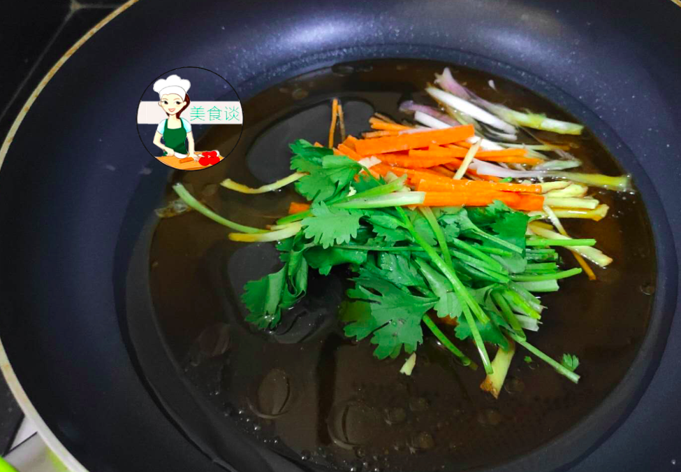 麻辣美食▲这菜儿子两天不吃就馋，不加一滴水，香到舔盘子，一口一块吃嗨了