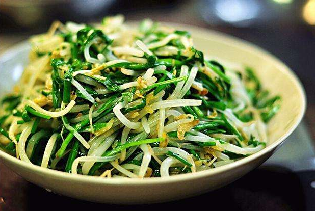 #里脊#椒盐猪里脊,酥脆美味下酒好菜,家常绿豆芽炒韭菜,营养好吃