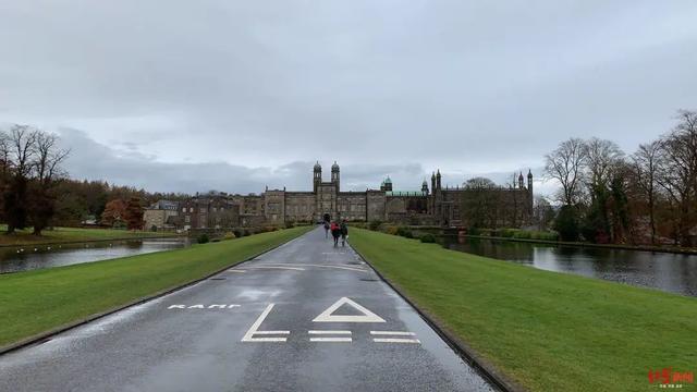 疫情■在英小留学生回国路：回程瘦5斤，妈妈买到机票哭了