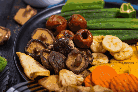 米饭：不敢相信！4个鸡爪竟相当于半斤米饭！这些食物堪称“热量炸弹”