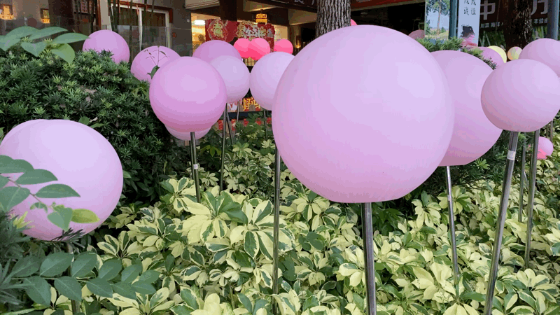 还有会随着声音大小变换颜色的气球.