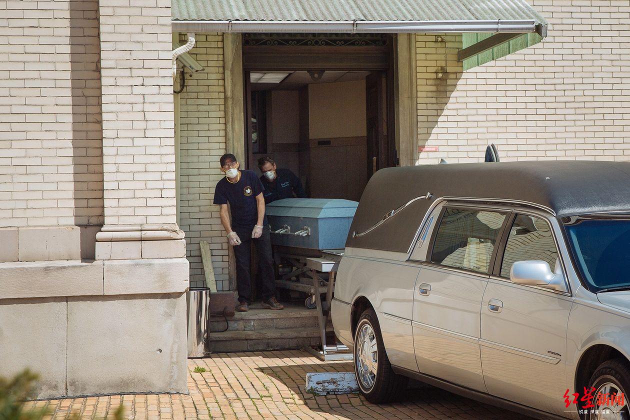 「华尔街日报」死亡人数超6万 美国政府追订10万个裹尸袋