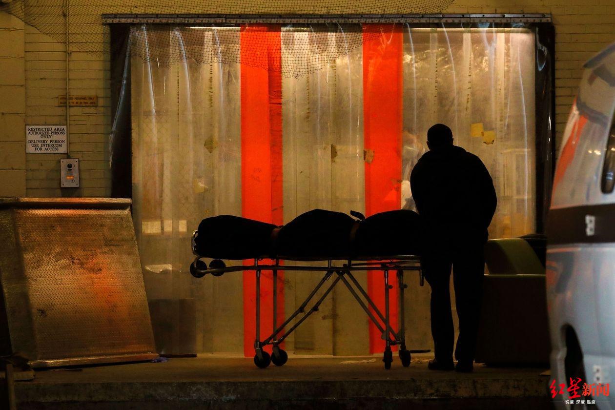 「华尔街日报」死亡人数超6万 美国政府追订10万个裹尸袋