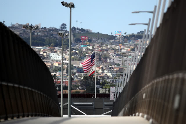 『国际』美国拘捕一名非法越境印度男子，其新冠病毒检测呈阳性