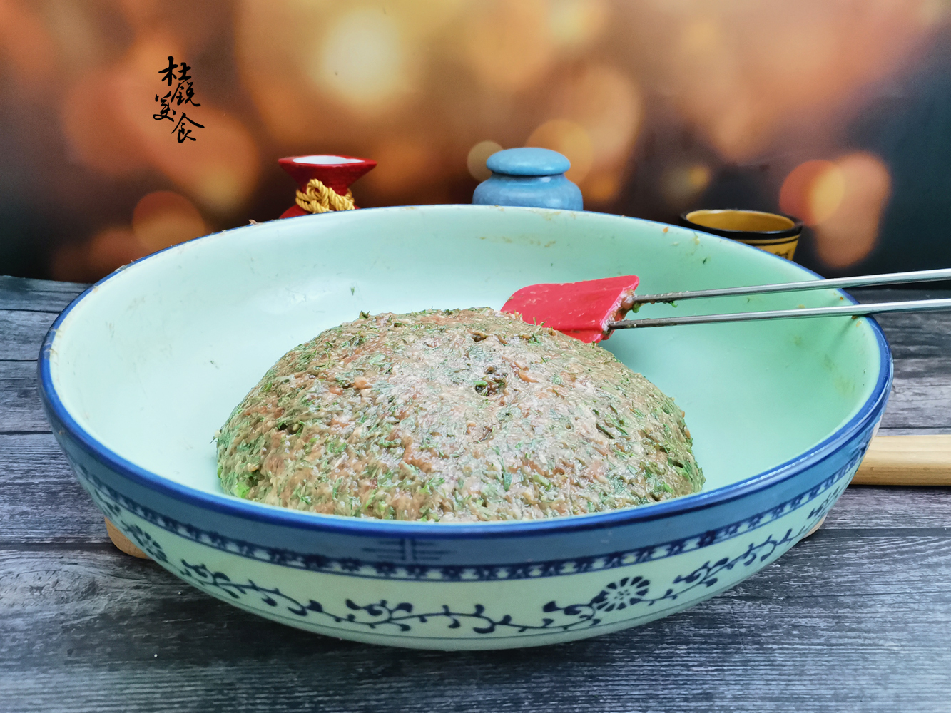 『美食』这食材天然抗虫用农药少，夏天要多吃，调馅包水饺，皮薄还爆汁