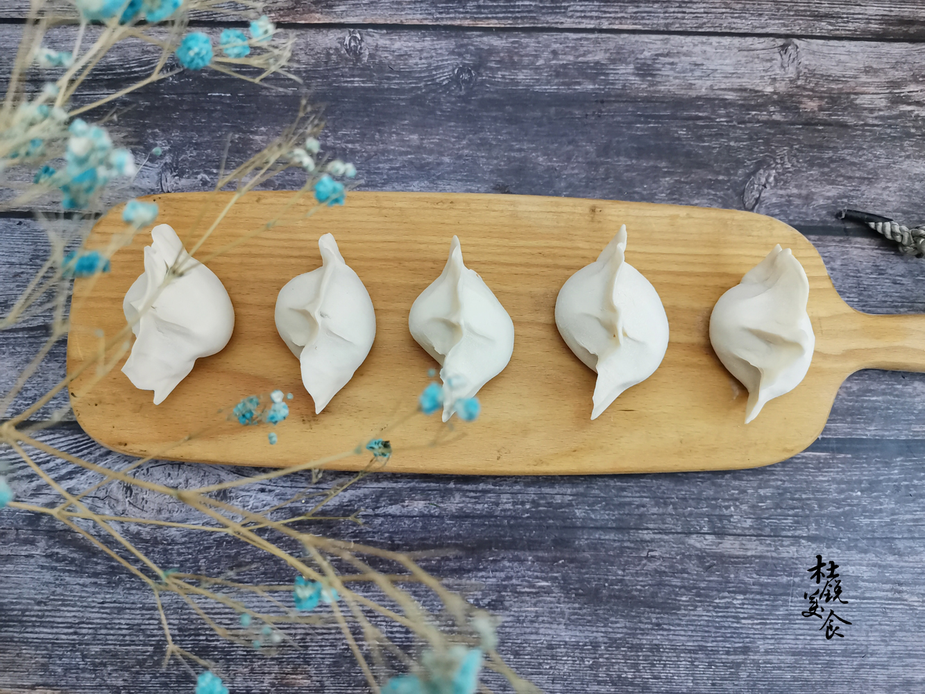 『美食』这食材天然抗虫用农药少，夏天要多吃，调馅包水饺，皮薄还爆汁