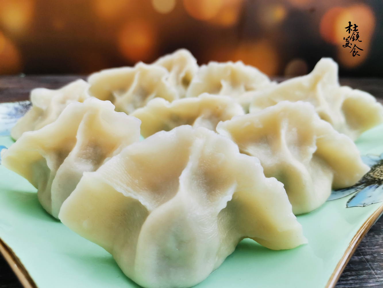 『美食』这食材天然抗虫用农药少，夏天要多吃，调馅包水饺，皮薄还爆汁