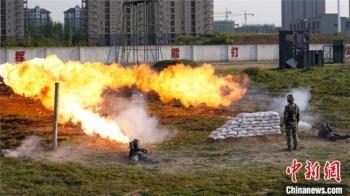「陆军」陆军第71集团军某合成旅组织实战化喷火训练