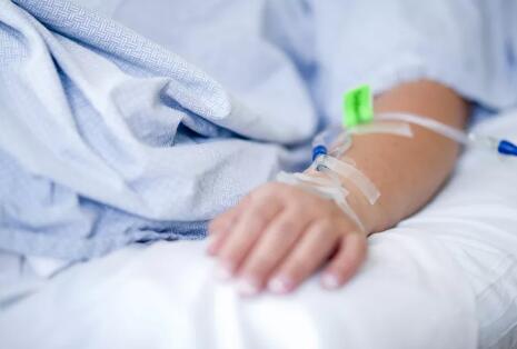 「小肠」20多岁小伙靠打营养针维持生命，爸爸毫不犹豫切下2.5米长的小肠