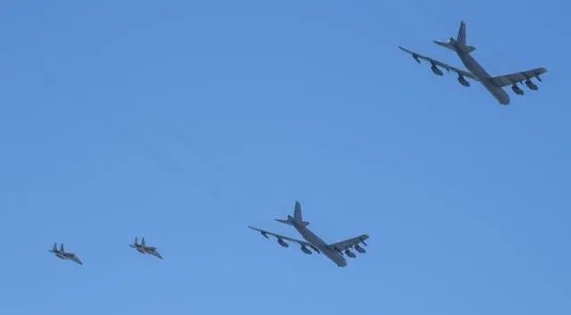 空军■致敬医护，美国空军飞机玩砸了