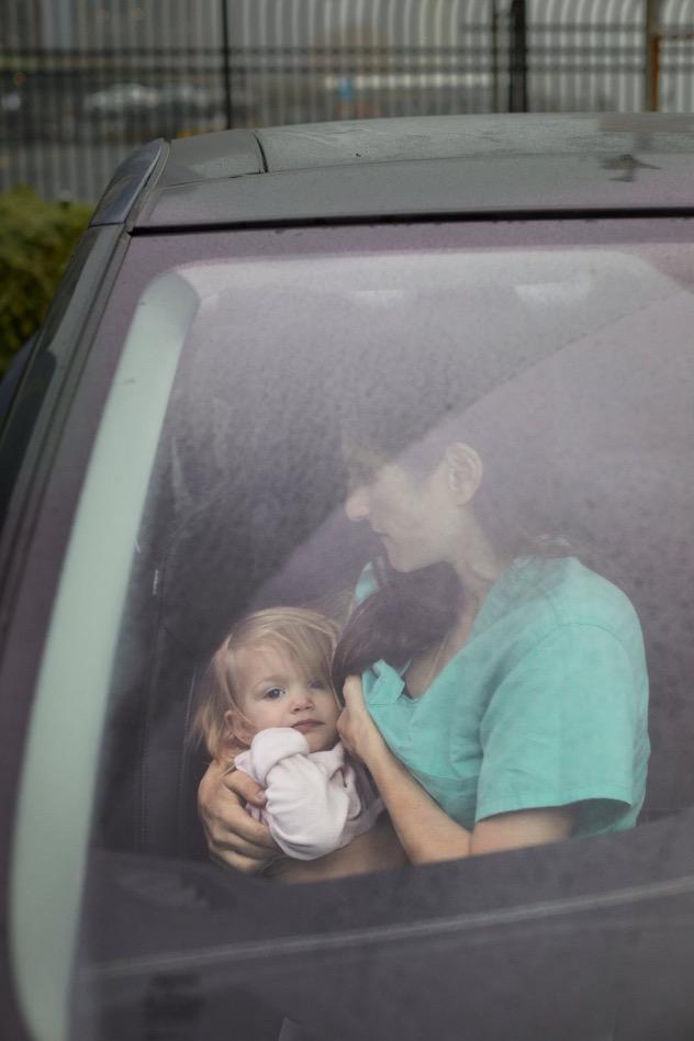 『疫情』疫情下的纽约护士群像：漫长的一天似乎永无尽头