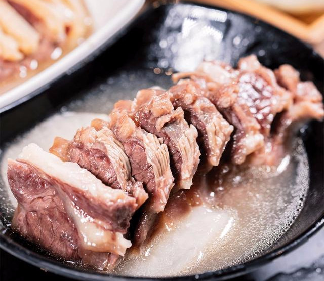 「红烧牛腩」分享一道红烧牛腩的做法和配方，希望你会喜欢