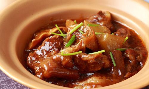 「红烧牛腩」分享一道红烧牛腩的做法和配方，希望你会喜欢