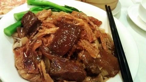 「红烧牛腩」分享一道红烧牛腩的做法和配方，希望你会喜欢