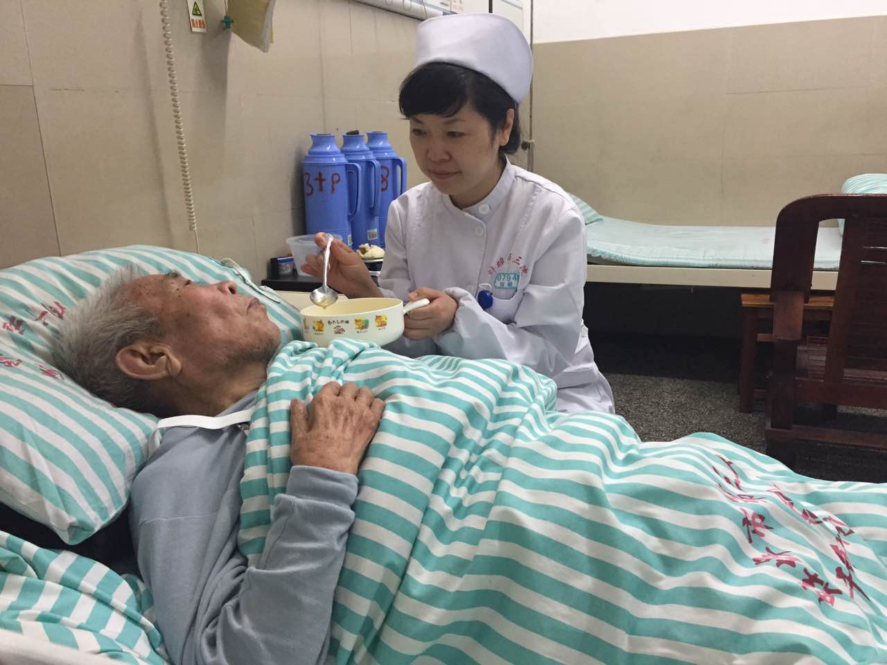 术后第一天就让吃饭,会不会出问题?