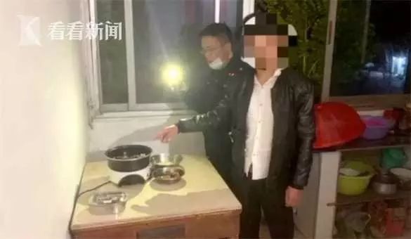 黑天鹅▲男子打晕网红黑天鹅回家炖汤：它啄我