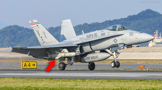 「海军陆战队」美军陆战队F/A-18战机在日本挂反舰导弹实弹飞行，意图很明显