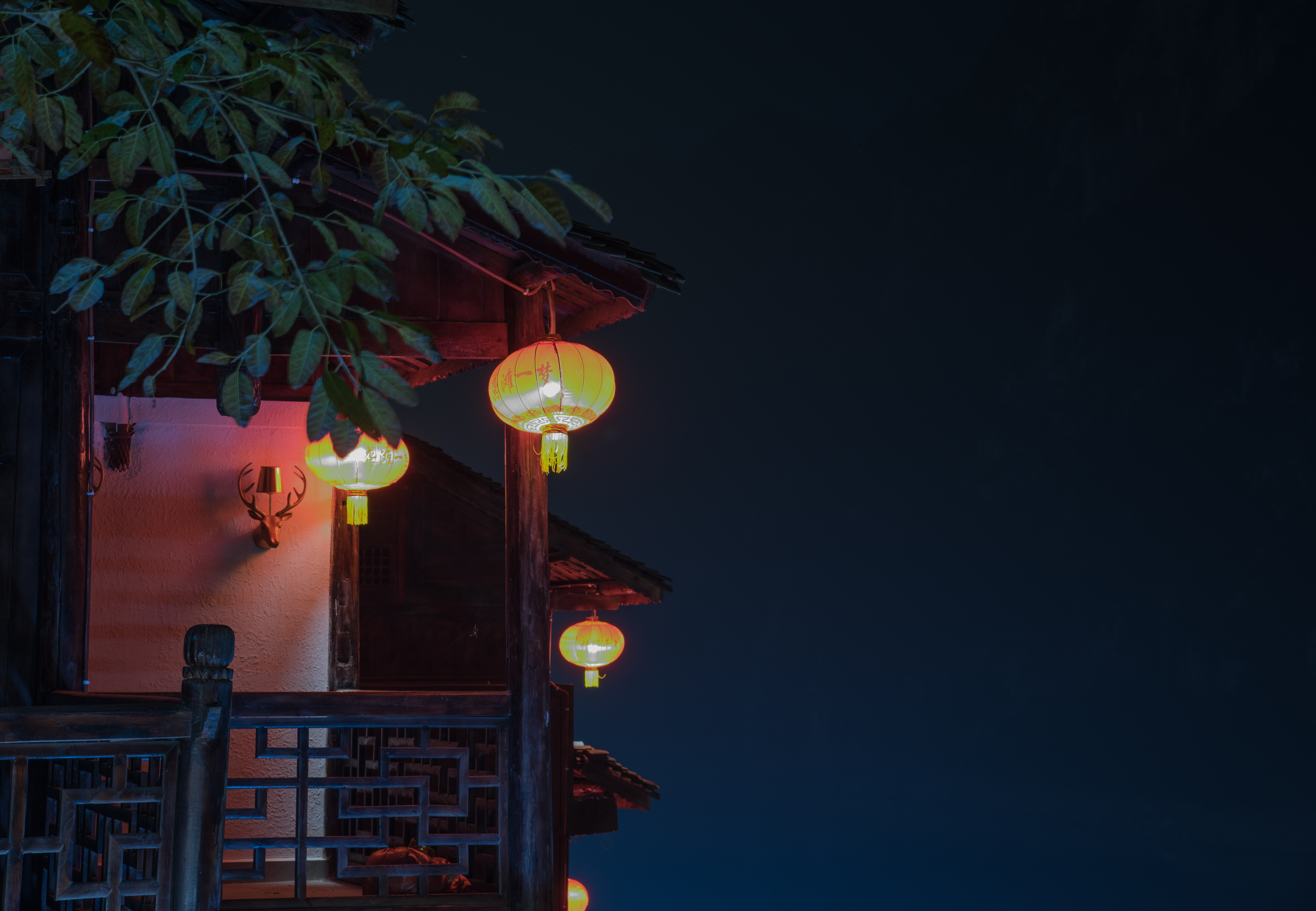 龚滩古镇的夜景图片