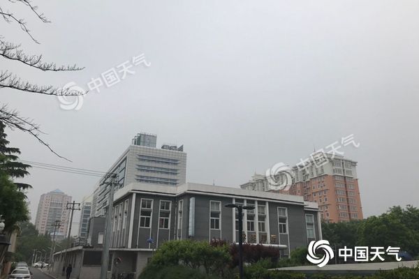 北京今日晴暖夜间西部山区有雨 明日最高温仅20℃