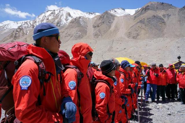 爬山纪念中国人首登珠峰60周年！2020珠峰测量登山队出征