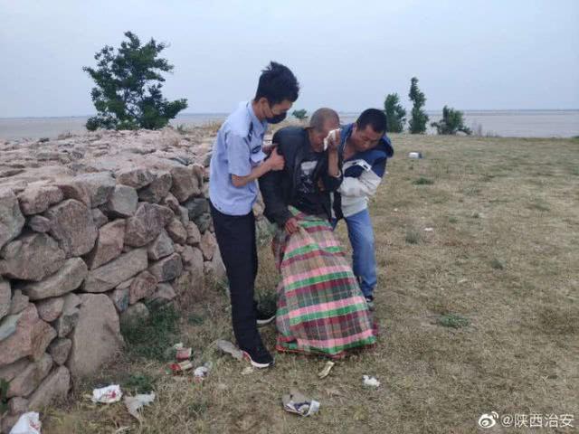 黄河男子带父母沿黄河游玩不慎驶入黄河 男子母亲溺水身亡父亲受伤