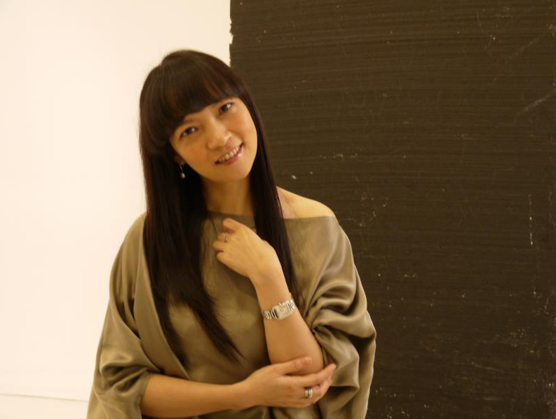 虹影作家虹影在英国：面粉和口罩匮乏 三位医生朋友被感染