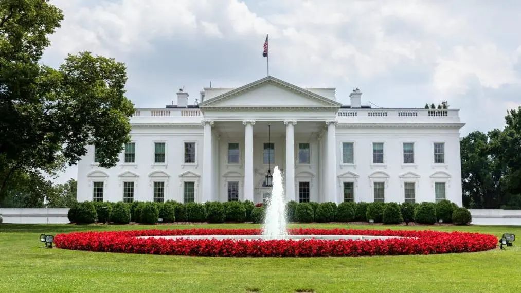 特朗普突发：特朗普贴身随从被感染！