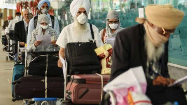 国际社会印度派飞机军舰开始大规模撤侨回国，民航部网站崩溃