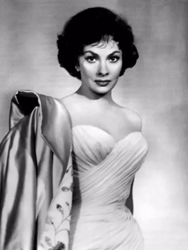 吉娜·劳洛勃丽吉达伊丽莎白·泰勒英格丽·褒曼帕布罗·卡萨尔斯1996