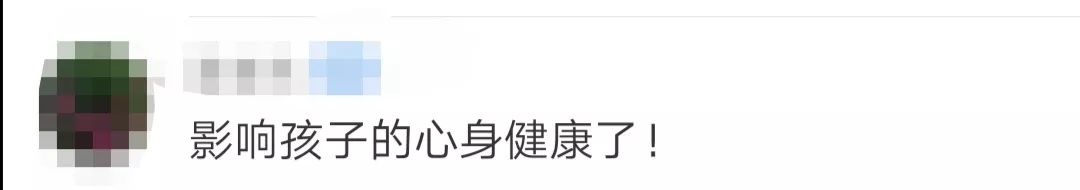 摄影为拍照强按孔雀还拔毛！网友：你的样子真丑