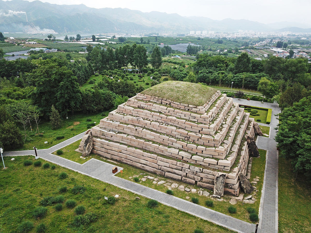 高句丽壁画高句丽壁画被发现于沟洞古墓群中,壁画墓被誉为东北亚艺术
