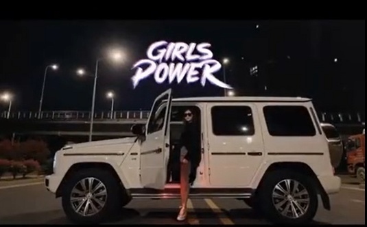 康凯豪车横压双实线？网红的套路为何屡屡得逞