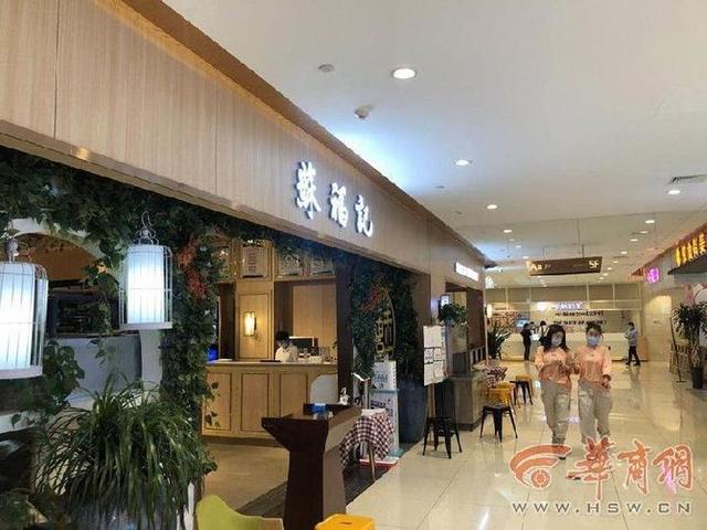 社会西安一厨师疑因被退菜向锅里故意吐口水 市场监管部门介入